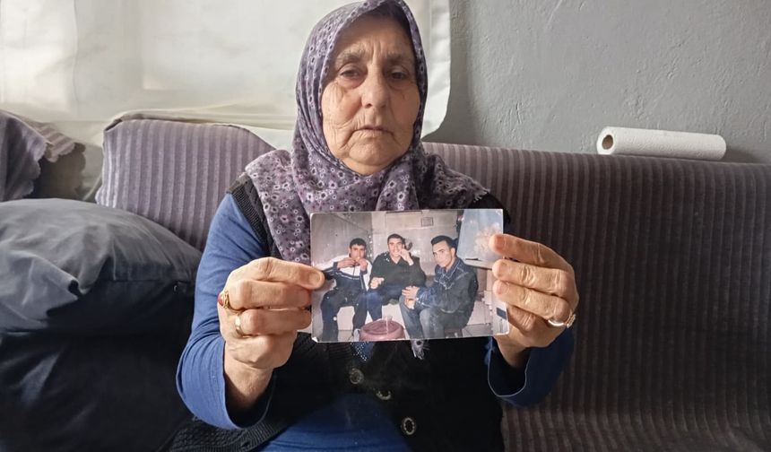 Tedavi gördüğü hastanenin depremde yıkılmasıyla vefat eden kocasının ardından 3 evladıyla hayata tutundu