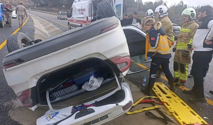Yayladağı'nda takla atan otomobilin sürücüsü yaralandı