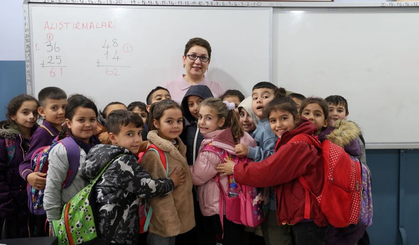 Fatma öğretmen kanseri yendi, öğrencilerine kavuştu