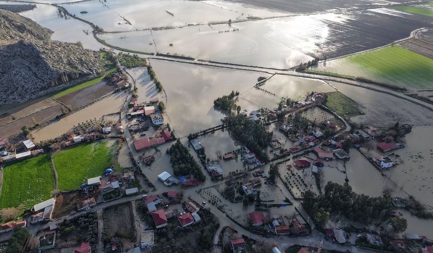 Adana'da afetin boyutu havadan görüntülendi