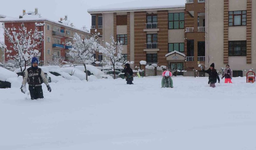 Erzincan'da eğitime kar engeli! Okullar 1 gün daha tatil