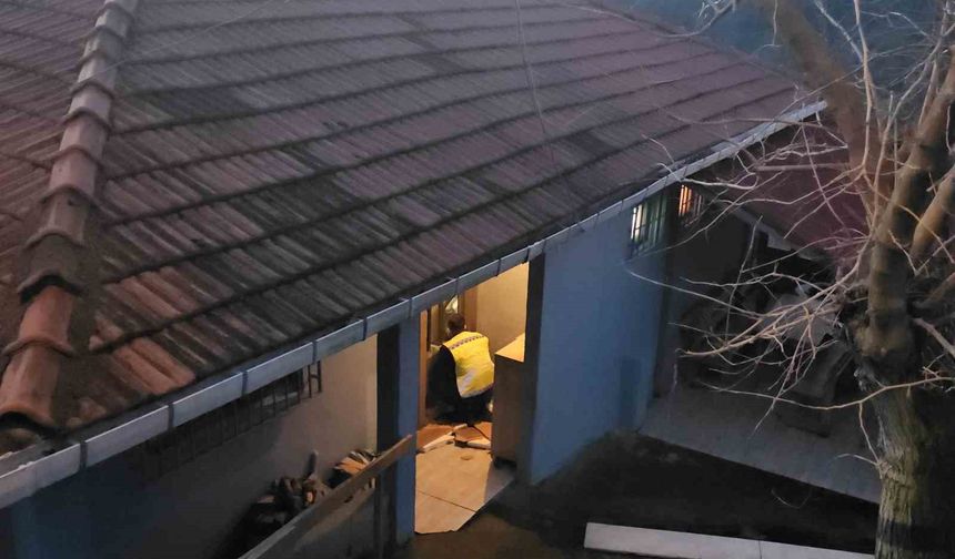 Evlere dadanan hırsızlar değerli eşya bulamayınca iş aletlerini çaldı