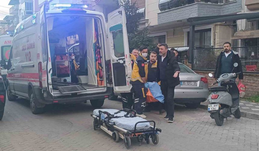 Kocasını evde ölü bulunca baygınlık geçirdi: Yakınları ulaşamayınca itfaiyeyi aradı