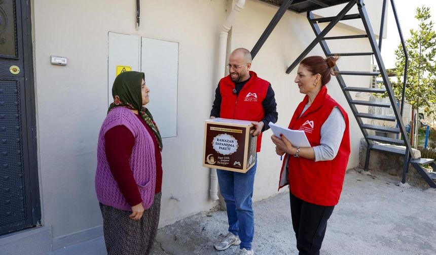 Mersin'de 13 ilçede 120 bin Ramazan kolisi dağıtılıyor