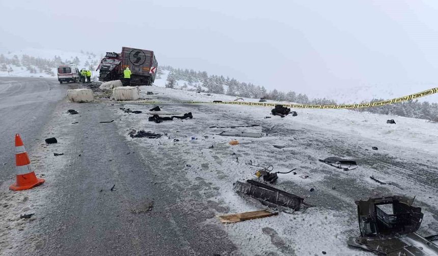 Sivas'ta feci kaza: 1 ölü, 2 yaralı