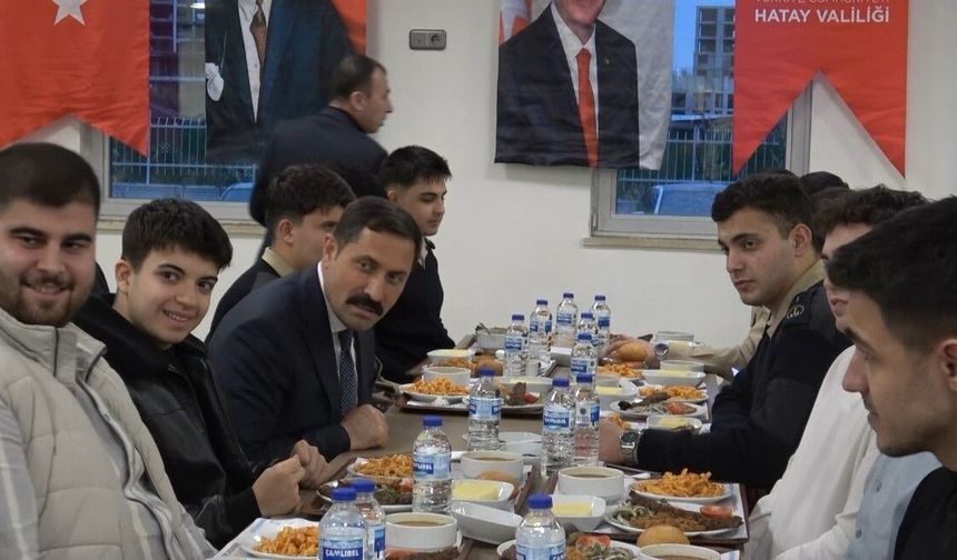 Vali Masatlı üniversite öğrencileriyle iftar sofrasında bir araya geldi