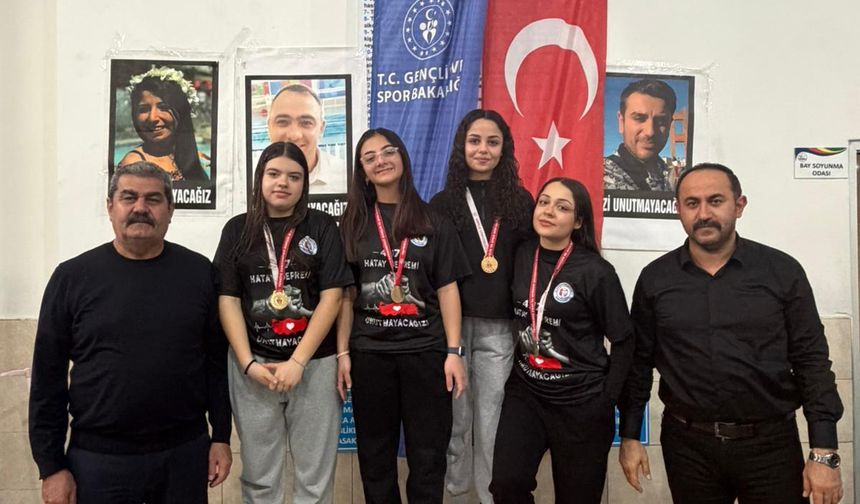 Antakya Belediyesi Yüzme Sporcularından Anma Yarışlarında Madalya Yağmuru