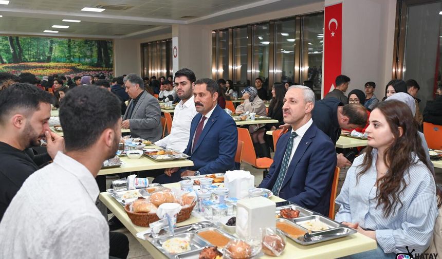 HMKÜ’de Anlamlı İftar: Vali Masatlı ve Rektör Eren Öğrencilerle Buluştu
