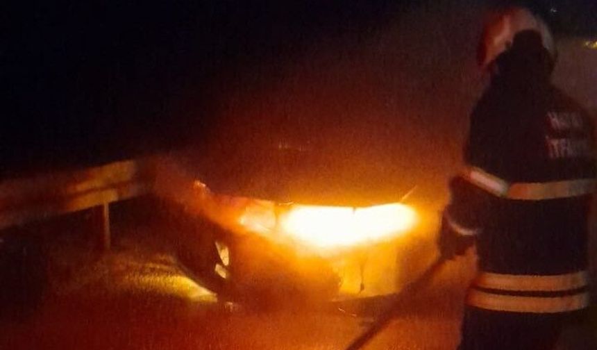 Altınözü'nde araç yangını