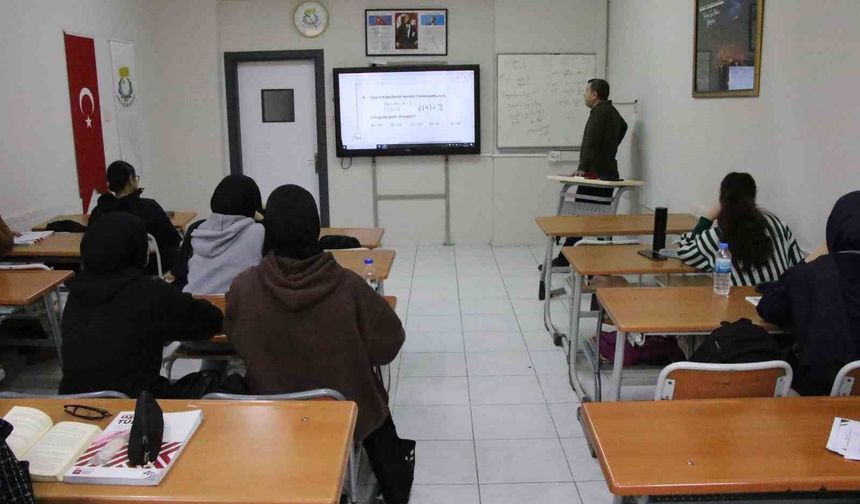 Haliliye'de gençler geleceğe eğitimle hazırlanıyor