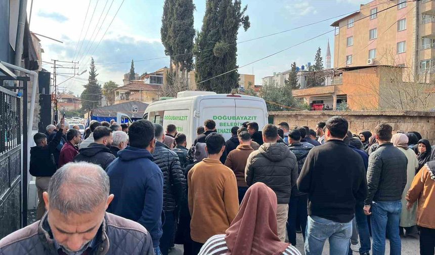 İran'da hayatını kaybeden tır şoförünün cenazesi baba ocağına getirildi