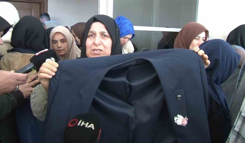 Tabutunun üzerine damatlığı konuldu: İran'da hayatını kaybeden tır şoförü son yolculuğuna uğurlandı