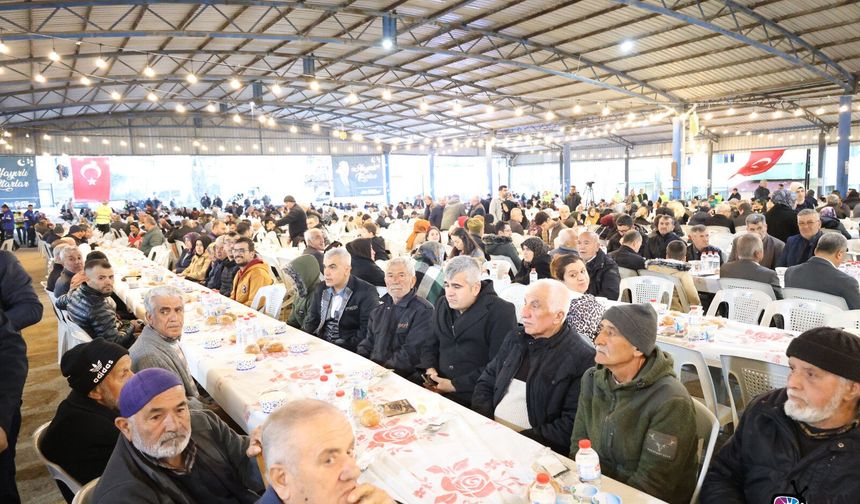 Başkan Mehmet Öntürk Yayladağı’nda Vatandaşlarla İftar Yaptı: “Tüm Mahalleler İçilebilir Temiz Suya Kavuştu”