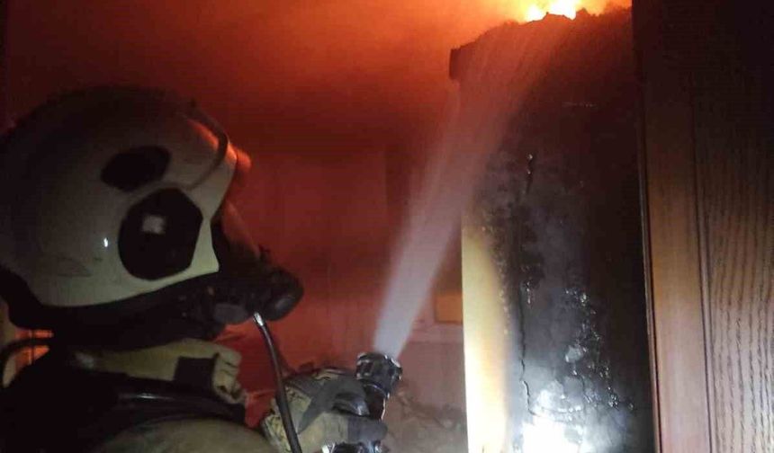 Arsuz'da ev alevlere teslim oldu