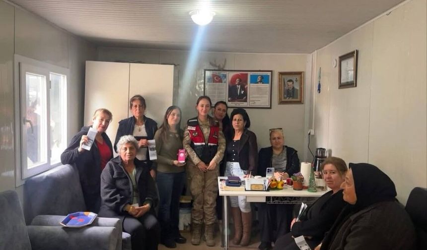 Defne'de jandarmadan vatandaşlara bilgilendirme çalışması