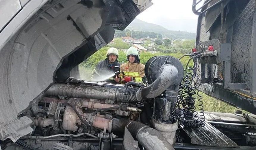 Dörtyol'da tırın motorunda yangın çıktı