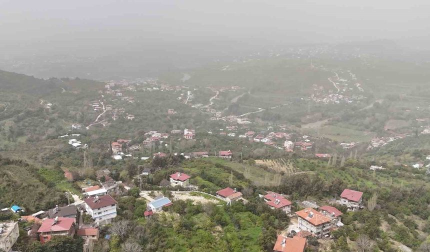Hatay'da çöl tozu etkisini sürdürüyor
