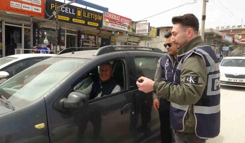 Hatay'da polis ekipleri hatalı park konusunda sürücüleri uyardı