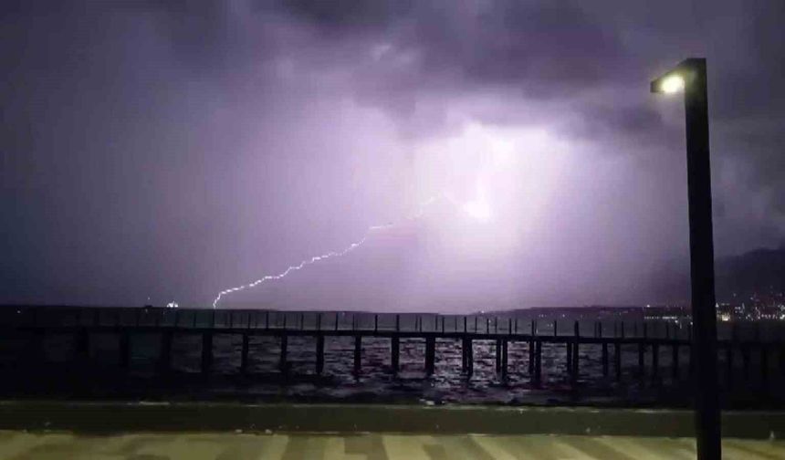 Hatay'da şiddetli yağış etkili oldu