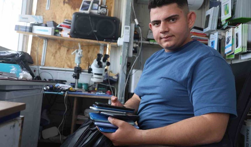 Hırsızlık anında 'Sadece sıfır telefonları al' diyen suç makinası hırsız ve çırağı tutuklandı