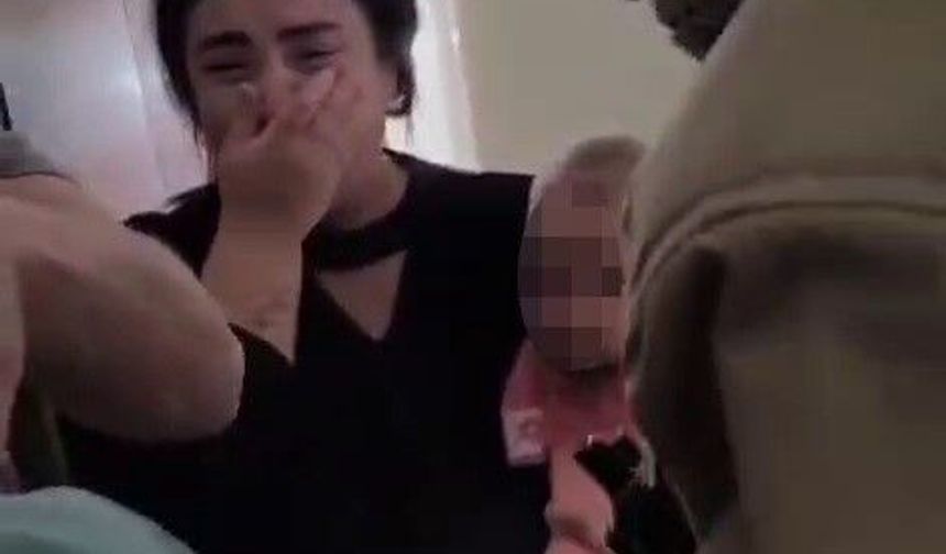Parmağı sıkışan çocuğun korku dolu ağlayışı anneyi gözyaşı içerisinde bıraktı