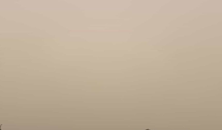 Hatay’da Çöl Tozu Alarmı: Libya’dan Geldi, Şehri Esir Aldı! Ne Zaman Gidecek?