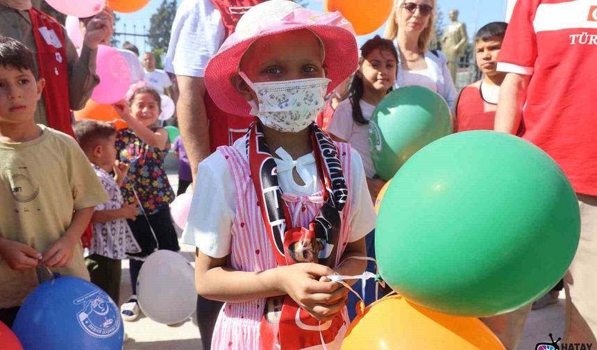 Doktorlar “yaşamaz” diyordu, yaşam mücadelesini balonlarla kutladı