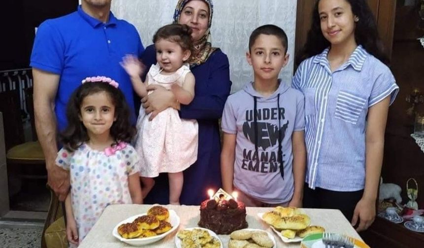 Depremde 3 kardeşini, annesini ve babasını kaybeden Furkan aile fotoğrafından geriye tek kaldı
